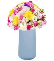 lady-symphony-bouquet-colourful-flowers