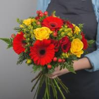 red-and-yellow-florist-choice-bouquet