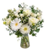 soft-white-bouquet-white-flowers