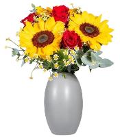 summer-romance-bouquet-sunflowers-roses