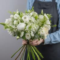 white-florist-choice-bouquet