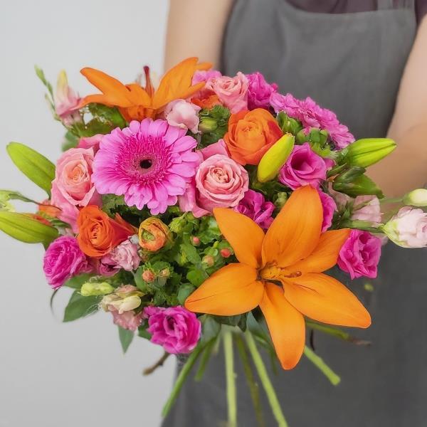 pink-and-orange-florist-choice-bouquet