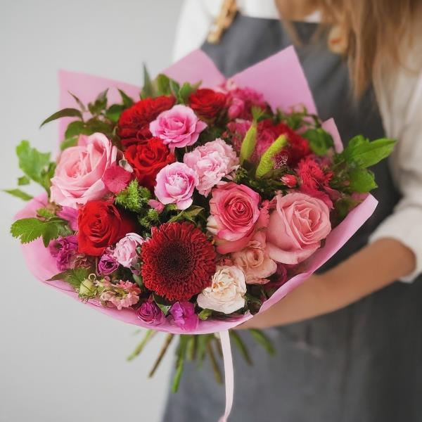 red-and-pink-florist-choice-bouquet