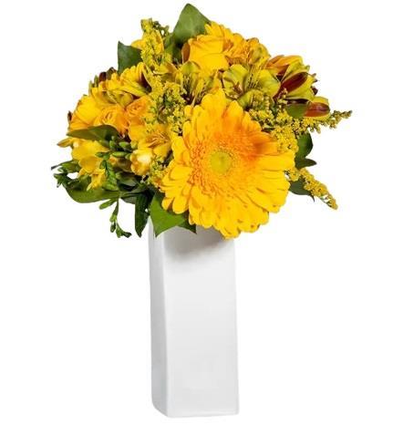 sunny-citrus-bouquet-yellow-flowers